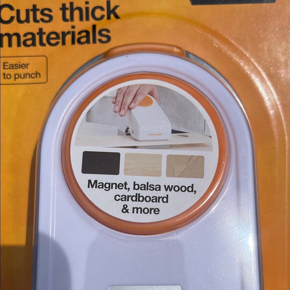 Fiskars 1.5 Inch Label Punch - Picture 2 of 6